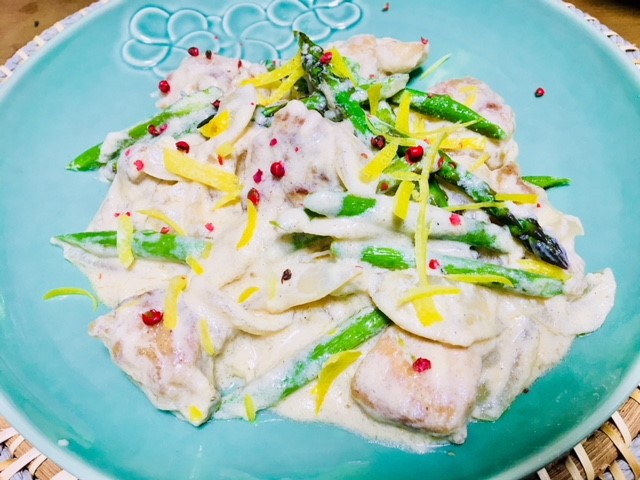 鶏肉、アスパラガス、ほうれん草のレモンローズマリーパスタのレシピ